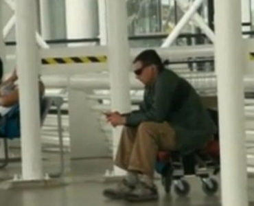 Santiago de Chile Airport: stranded passenger