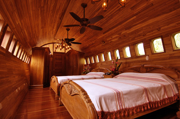 Costa Verde Airplane: room