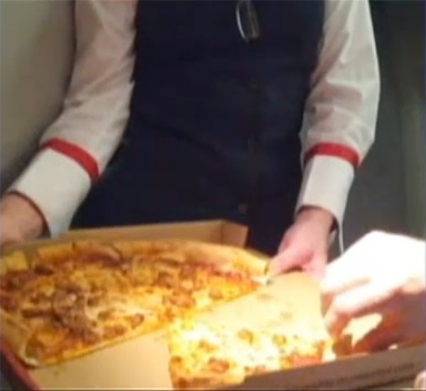 Delta Airlines: stranded passengers pizza party