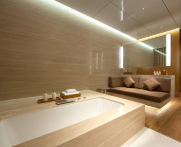 Hong Kong Airport Cathay Pacific lounge tub