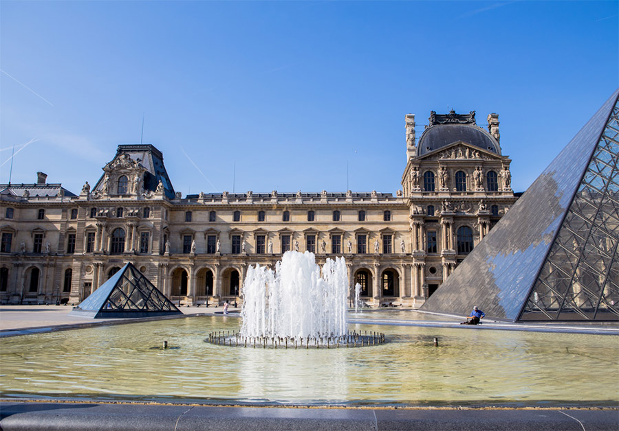 Paris Louvre Fountain