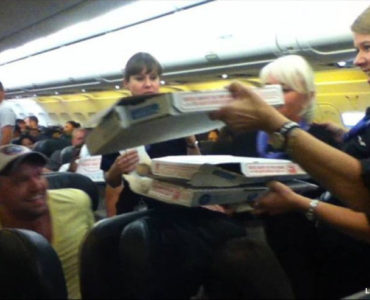frontier airlines pizza delay