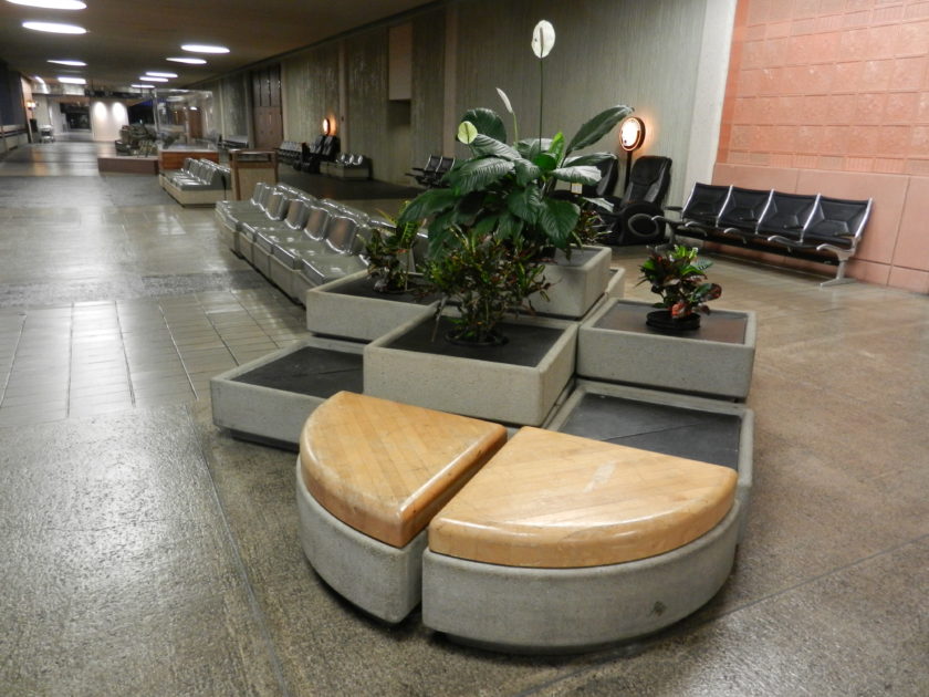 Honolulu airport airside seating