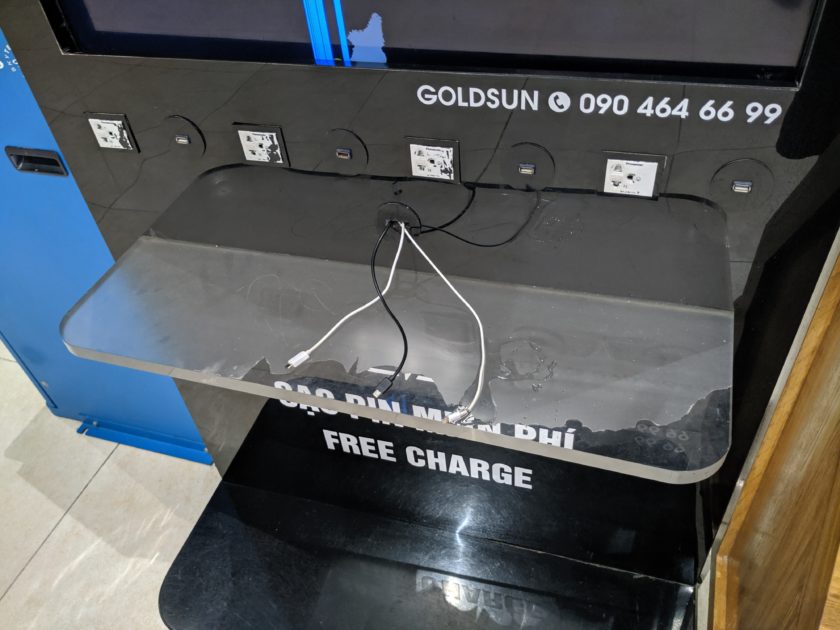 cam ranh airport mobile charging