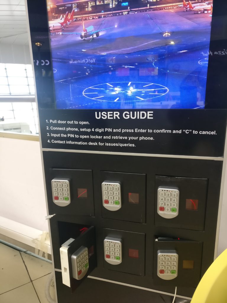 new delhi airport mobile charging