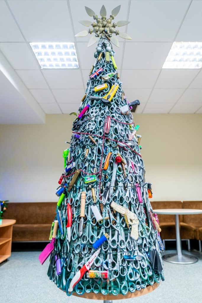 vilnius airport christmas tree