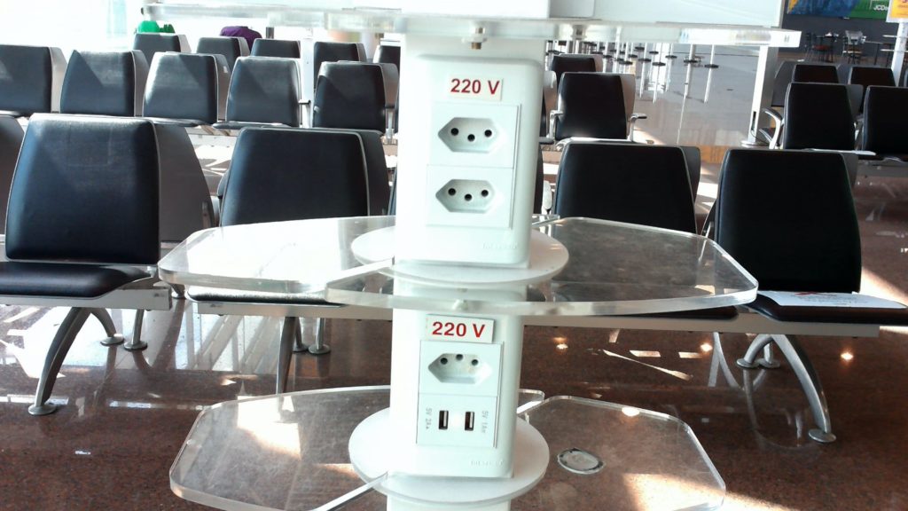 sao paulo guarulhos airport mobile charging