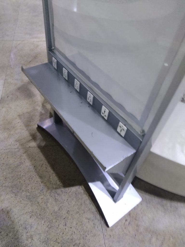 Mumbai Airport mobile charging