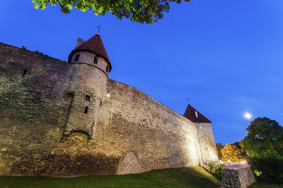 tallinn city walls layover sightseeing